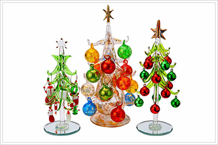 （左）クリスマスツリー チャーム税込1,800円、（中）クリスマスツリー　カラーボール税込2,600円、（右）クリスマスツリー　スズ税込3,000円